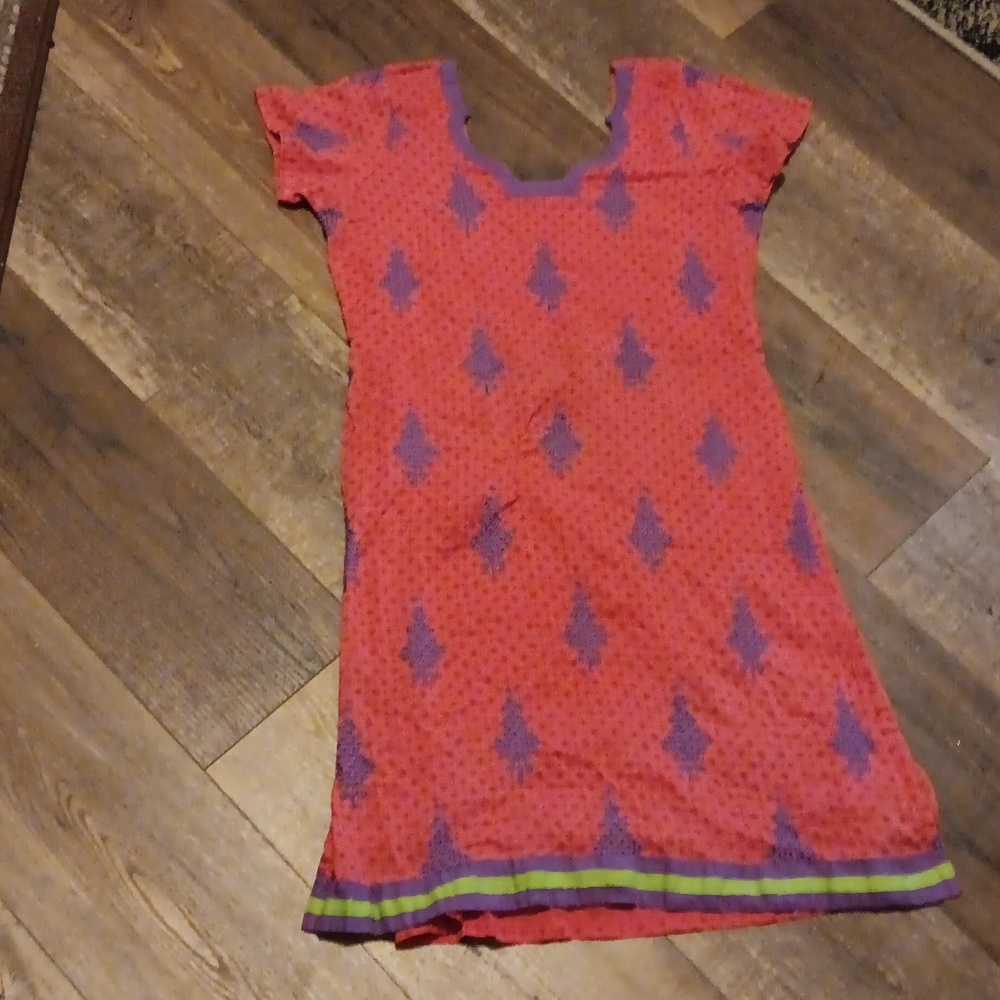 Ethnic dress‎